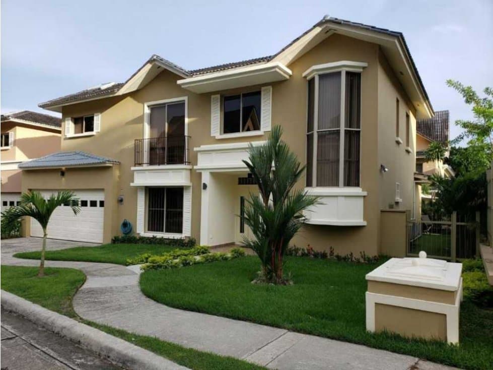 SE VENDE O SE ALQUILA CASA EN EL PH EMBASSY GARDENS CLAYTON - 1