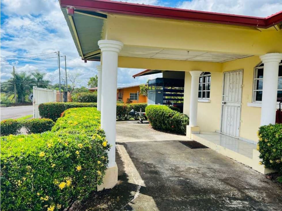 VENDO CASA DE SEGUNDA BIEN UBICADA EN DAVID - 1