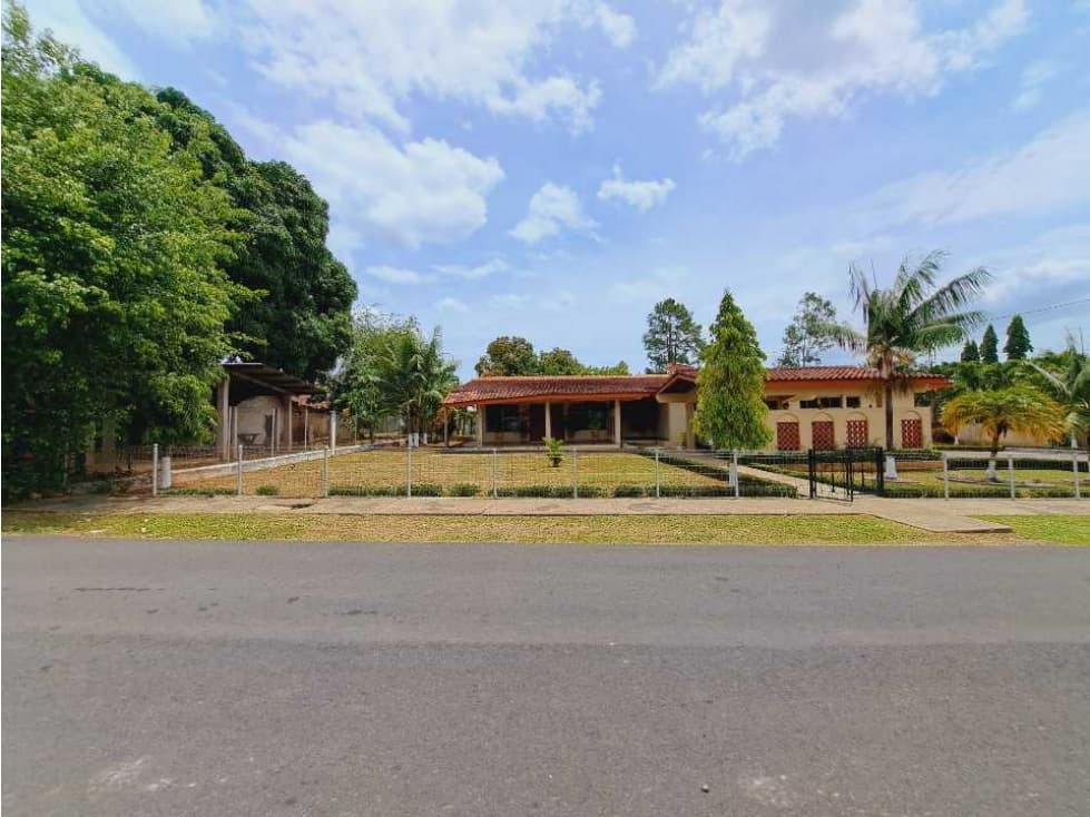 VENDO CASA EN TERRENO COMERCIAL DE 2383M2 SANTIAGO - 1