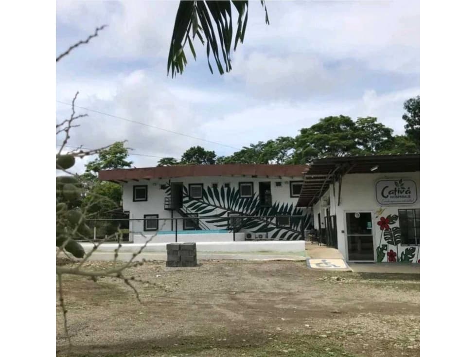 VENDO HOTEL CON LOCALES COMERCIALES EN METETI DARIEN OPERATIVO - 1