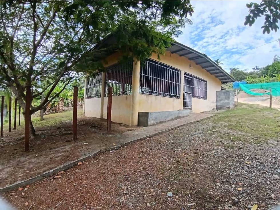VENDO LOTE DE 1100MTS CON RESTAURANTE PETROTERMINAL PUERTO ARMUELLES - 1
