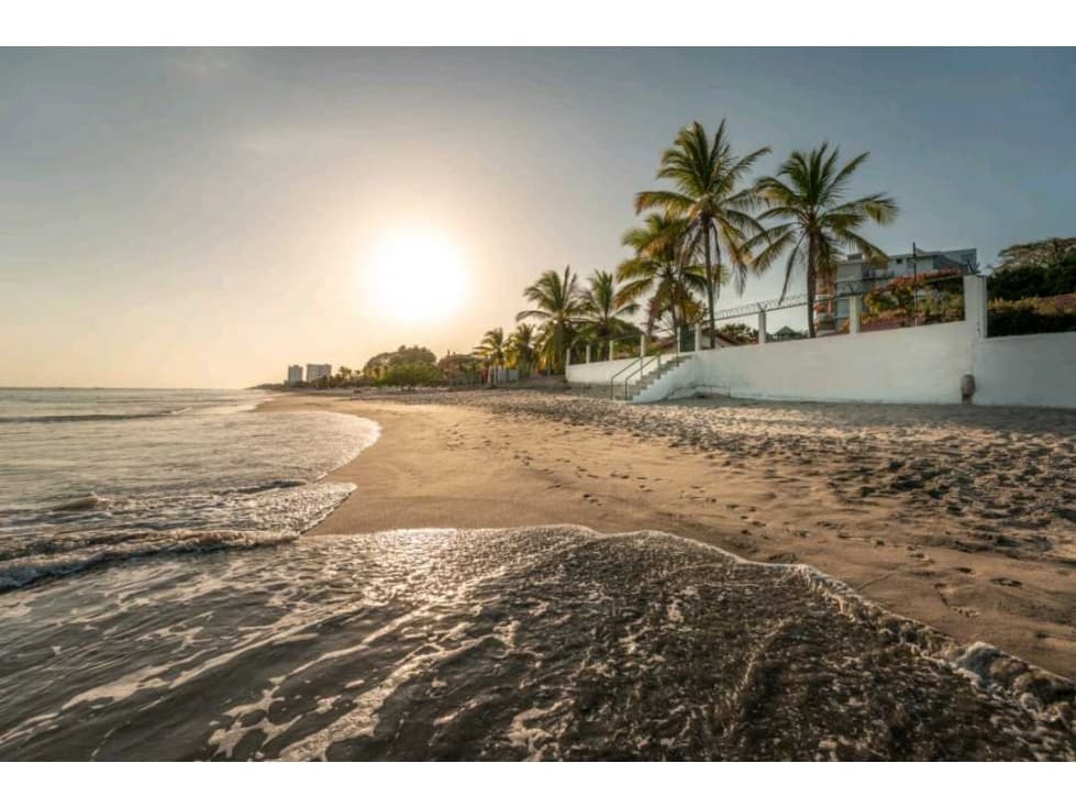 VENTA CASA FRENTE AL MAR EN PLAYA BLANCA, ÚNICA OPORTUNIDAD - 1