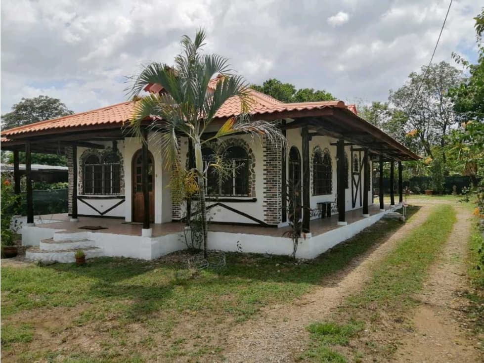 VENTA DE HERMOSA CASA SEMI CAMPESTRE PENONOMÉ - 1
