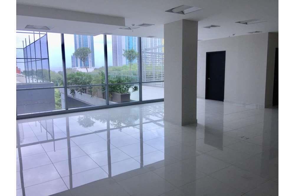 BOULEVARD DEL ESTE - Oficina en alquiler de 121 mts2 con terraza - 1