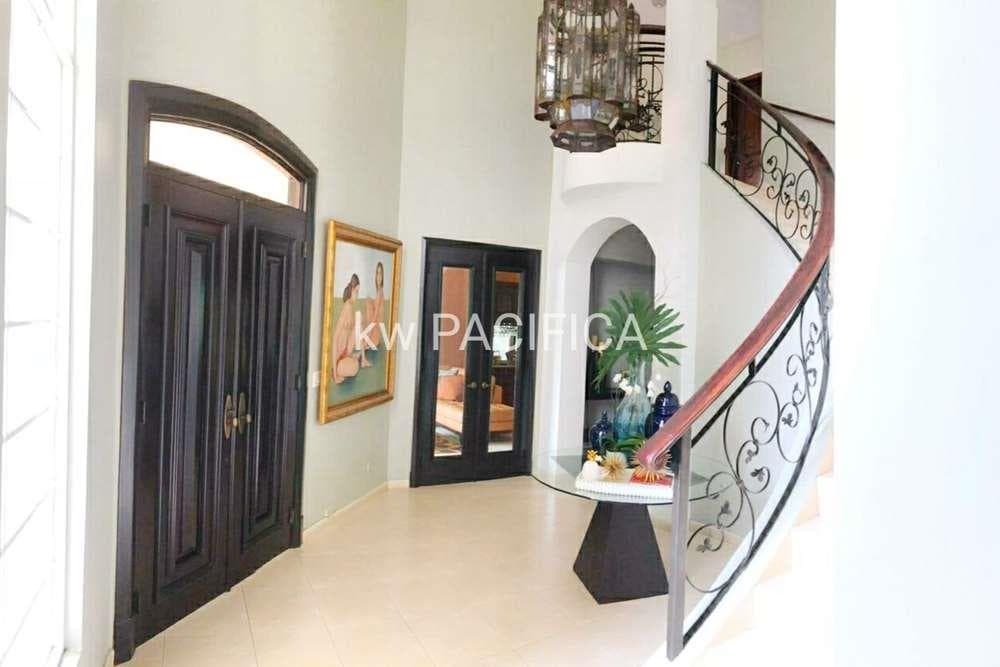 SE VENDE Y/O ALQUILA Lujosa Casa,  ubicada en exclusivo residencial de - 1
