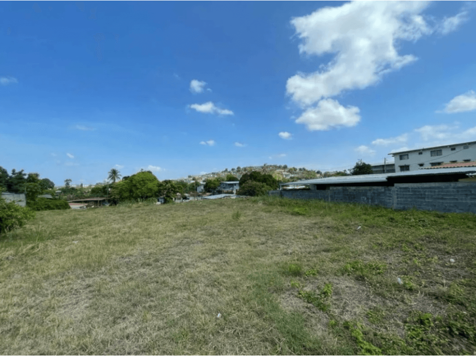 SE VENDE TERRENO RÍO ABAJO - 1