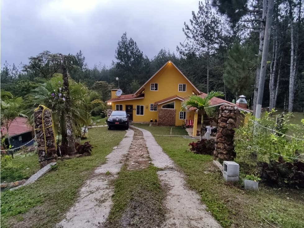 VENTA DE CASA EN ALTOS DE CERRO AZUL - 1