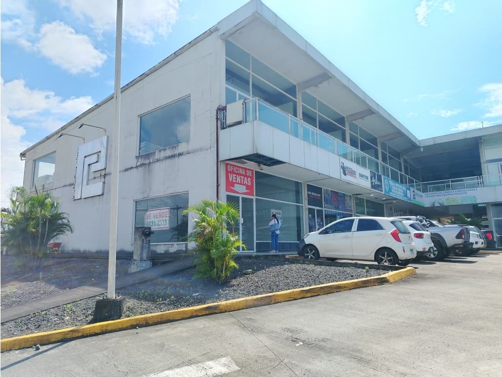 SE ALQUILA LOCAL EN PACORA - PLAZA CANAIMA - 1