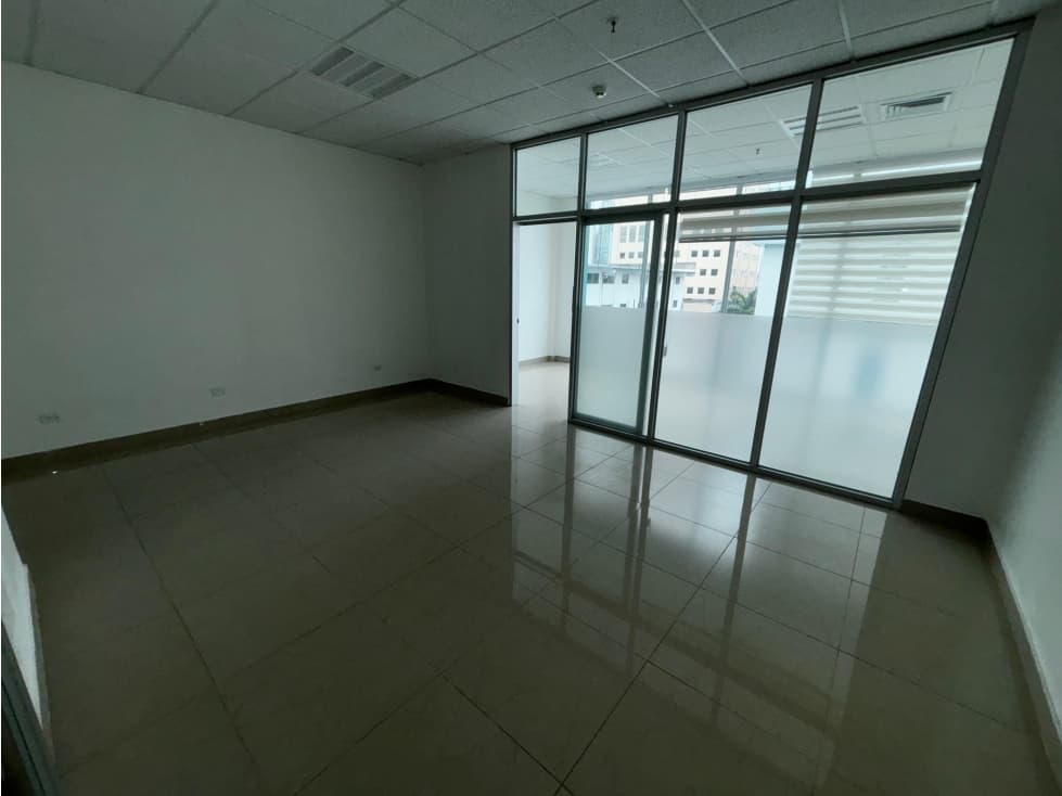 EL CARMEN / OFICINAS COMERCIAL / PLAZA KORINTHO / 65M2 - 1