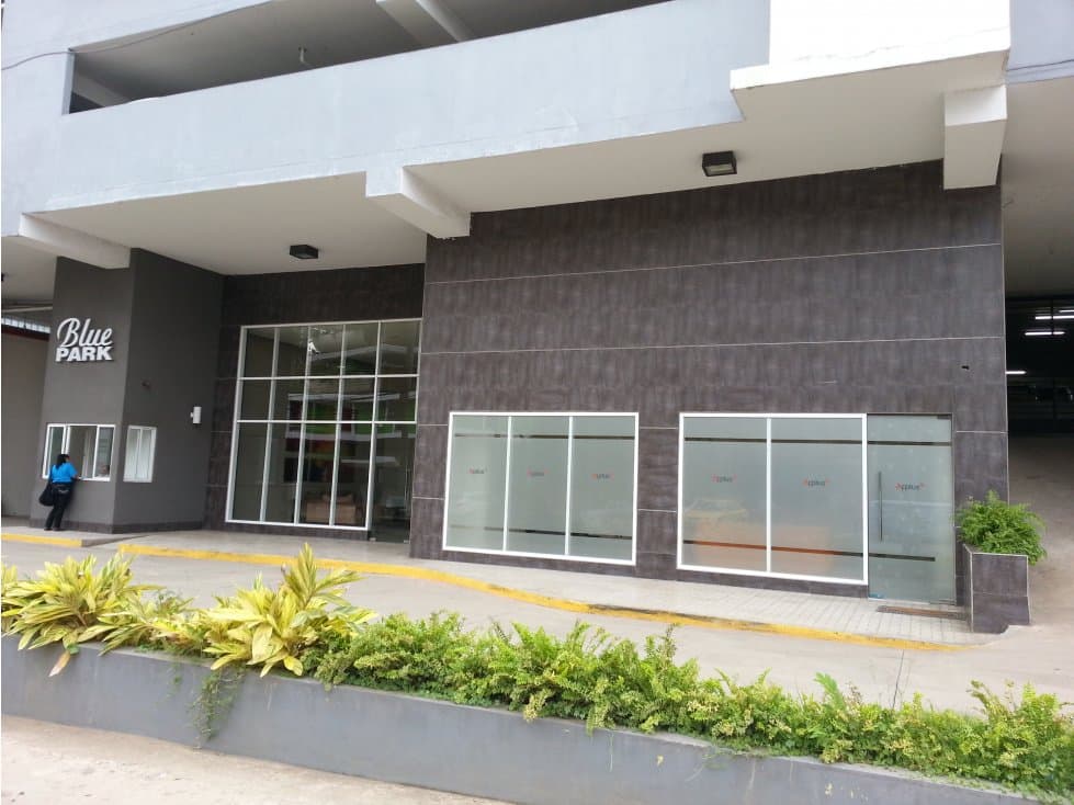 LOCAL COMERCIAL EN BLUE PARK BELLA VISTA - 1