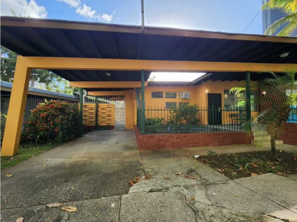 EN ALQUILER CASA USO COMERCIAL O RESIDENCIAL - 1