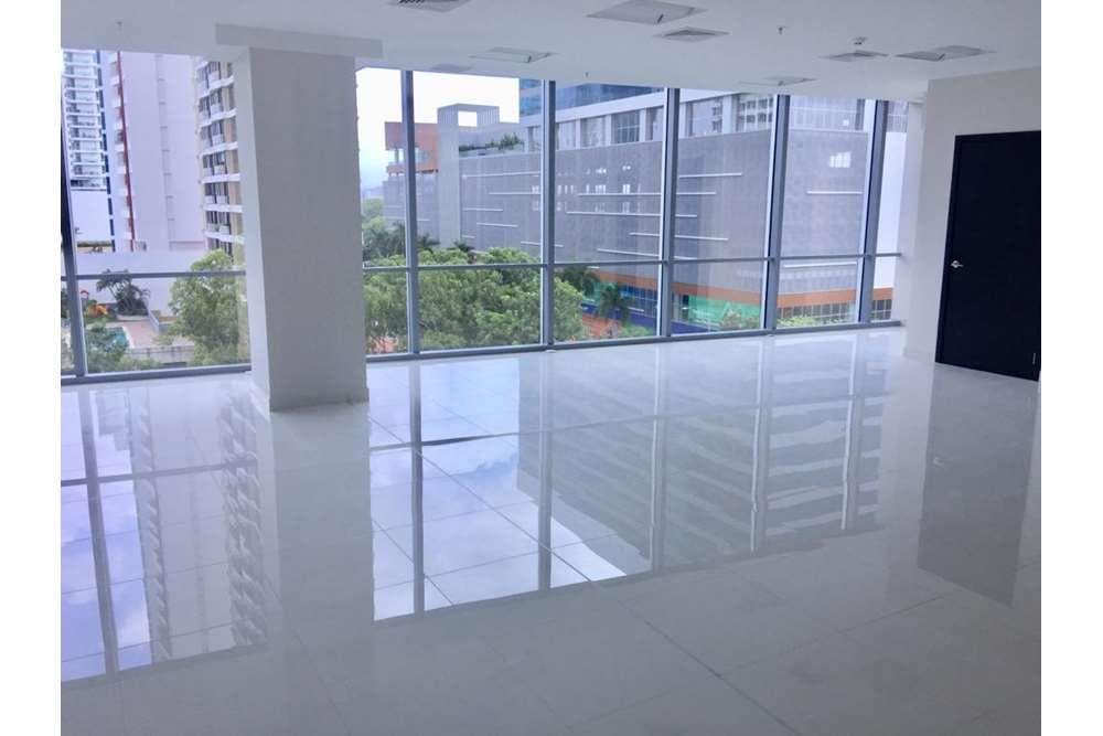 Boulevard del Este - Alquilo Oficina de 180 mts2, lista para ocupar! - 1