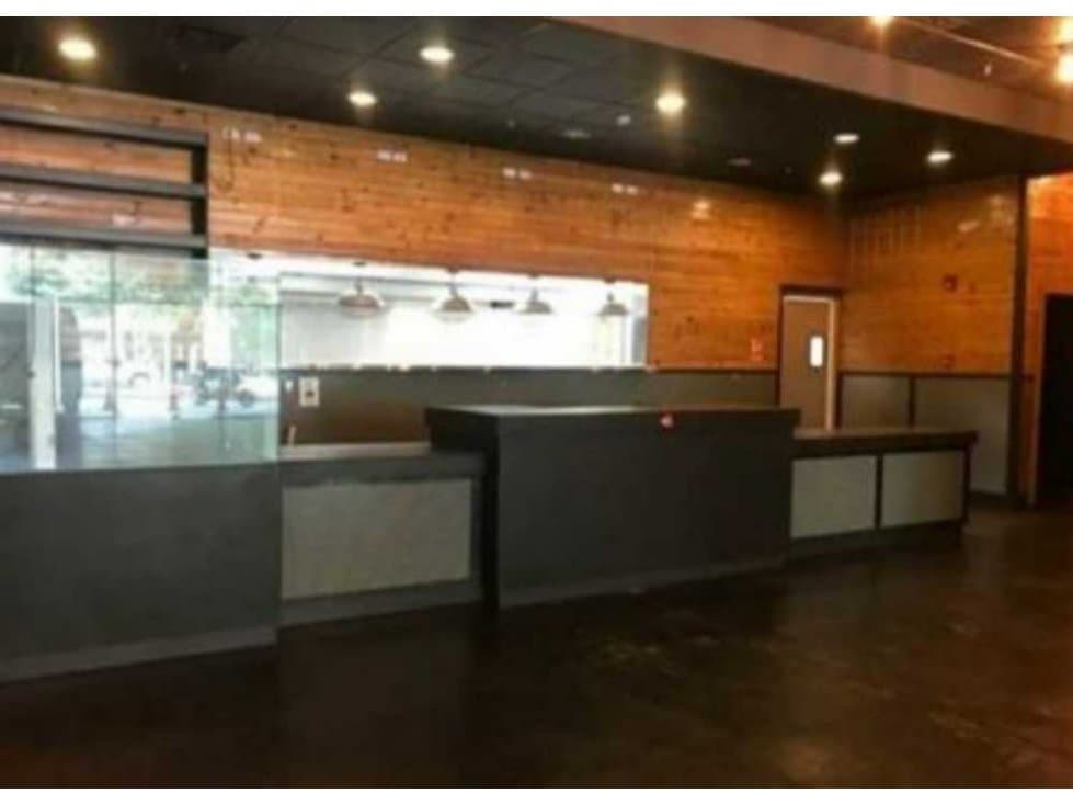 SE ALQUILA LOCAL EN OBARRIO 304 M2 - 1